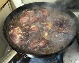 Foto del paso 2 de la receta: Pollo al vino tinto con papas