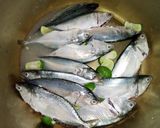 Foto langkah ke 1 dari resep Tumis Ikan Kembung Saus Tiram Jamur Tiram.