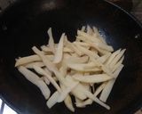 A picture of step 4 of Potato roast with walnut masala.
