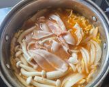 รูปขั้นตอนการทำที่ 2 ของ ซุปกิมจิเต้าหู้ไข่บะหมี่ผัก