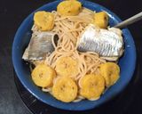 Foto del paso 6 de la receta: BAGRE Banderillo con pasta y plátanos, comentado con ajo cúrcuma, jengibre y pimienta