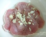 รูปขั้นตอนการทำที่ 1 ของ หมูอบกระเทียมพริกไทยดำ