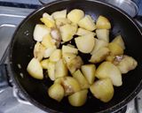 A picture of step 2 of Potato pepper cheese.