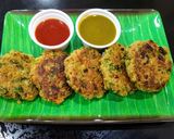 A picture of step 4 of Healthy Oats and Spinach Tikkis.
