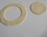 Foto del paso 6 de la receta: Pastelitos de hojaldre rellenos con natillas y ciruelas en almíbar