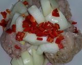 Foto del paso 1 de la receta: Budín de merluza con cebolla y manzana