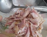 Foto langkah ke 2 dari resep Sup Ayam Jamur.