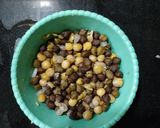 A picture of step 1 of White matar pani puri.