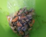 Foto langkah ke 1 dari resep Oseng Kerang dan Kulit Melinjo.