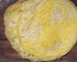 Foto langkah ke 4 dari resep Telur Gulung Sosis.