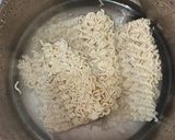 A picture of step 1 of Tomato maggi cheese.