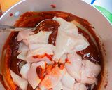 Hình bước làm 4 của món Bánh tok xào gà cay phủ phô mai