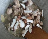 Gambar langkah 2 resipi Ayam Masak Cendawan.