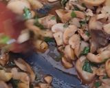 Foto del paso 3 de la receta: Spaghetti con mucho perejil y champiñones de lata 🍝 🌱🍄