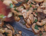 Foto del paso 3 de la receta: Spaghetti con mucho perejil y champiñones de lata 🍝 🌱🍄