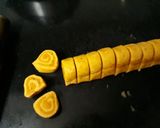 A picture of step 4 of Mix flour mathri.