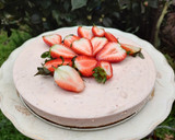 Foto del paso 4 de la receta: Cheesecake de frutillas sin horno 🍓