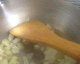 A picture of step 1 of Pea Soup with Shrimp.