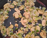 Foto del paso 2 de la receta: Salsa crema de champiñones