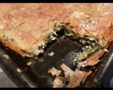 A picture of step 6 of Greek spinach pie.