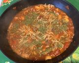Une image de l'étape 11 de Ramens au bœuf, champignons, tomates, prune et coriandre.