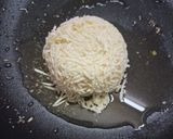 A picture of step 2 of Paneer Halwa.
