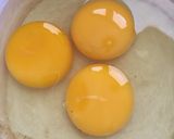 Foto langkah ke 3 dari resep Telur gulung sosis.