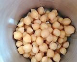 Hình bước làm 3 của món 🌱 Salad Đậu Gà & Trái Cây Thuần Chay (Vegan)