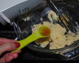 A picture of step 5 of Poppy seeds cake with lemon curd.