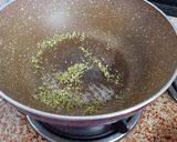 A picture of step 2 of Murmura Pumpkin Seed Peanut Cikki.