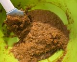 Hình bước làm 1 của món Bánh quy dâu rừng - chocolate trắng và bánh quy chocolate đen