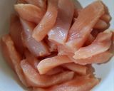 Hình bước làm 1 của món Ức gà chiên nước mắm