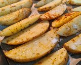 Foto del paso 2 de la receta: Patatas gajo picantes al horno