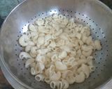 A picture of step 4 of Rj special Bake macaroni with white gravy.