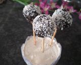 A picture of step 7 of Cake pops from leftover cake.