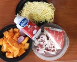 Foto del passaggio 1 della ricetta Tagliolini con taleggio e guanciale croccante su crema di zucca