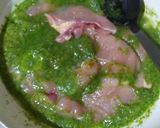 Foto del paso 2 de la receta: Milanesa de pollo en salsa verde