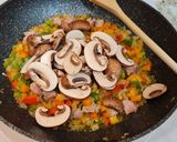 Foto del paso 3 de la receta Fideuá de verduras, champiñones y solomillo de cerdo