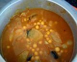 A picture of step 3 of Matar masala.