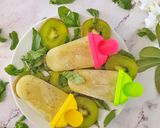 A picture of step 8 of Kiwi ice popsicles.