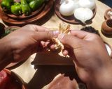 Foto del paso 2 de la receta: Chiles de agua rellenos de picadillo de pollo