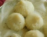A picture of step 7 of Ganeshaya nama ohm-Kozhukattai/mothak.