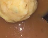 A picture of step 3 of Potatoe egg balls.