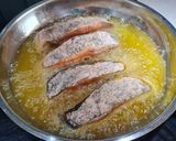 Paprikás lisztben sült ponty recept fázis 4 fotója