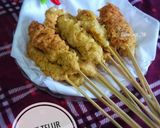 Foto langkah ke 5 dari resep Sate Telur Gulung Crispy isi Sosis.