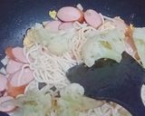 รูปขั้นตอนการทำที่ 4 ของ ผัดสปาเก็ตตี้ไส้กรอก,ไข่,ดอกกะหล่ำ - คีโต