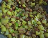 A picture of step 2 of Garma Garam Poha.