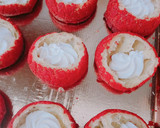 Foto del passaggio 7 della ricetta Bignè craquelin con panna e lamponi