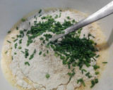 Foto del paso 1 de la receta: Crepes rellenos de repollo y langostinos con bechamel de queso
