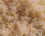 صورة لخطوة 2 من وصفة أرز بالعدس والثوم الاخضر